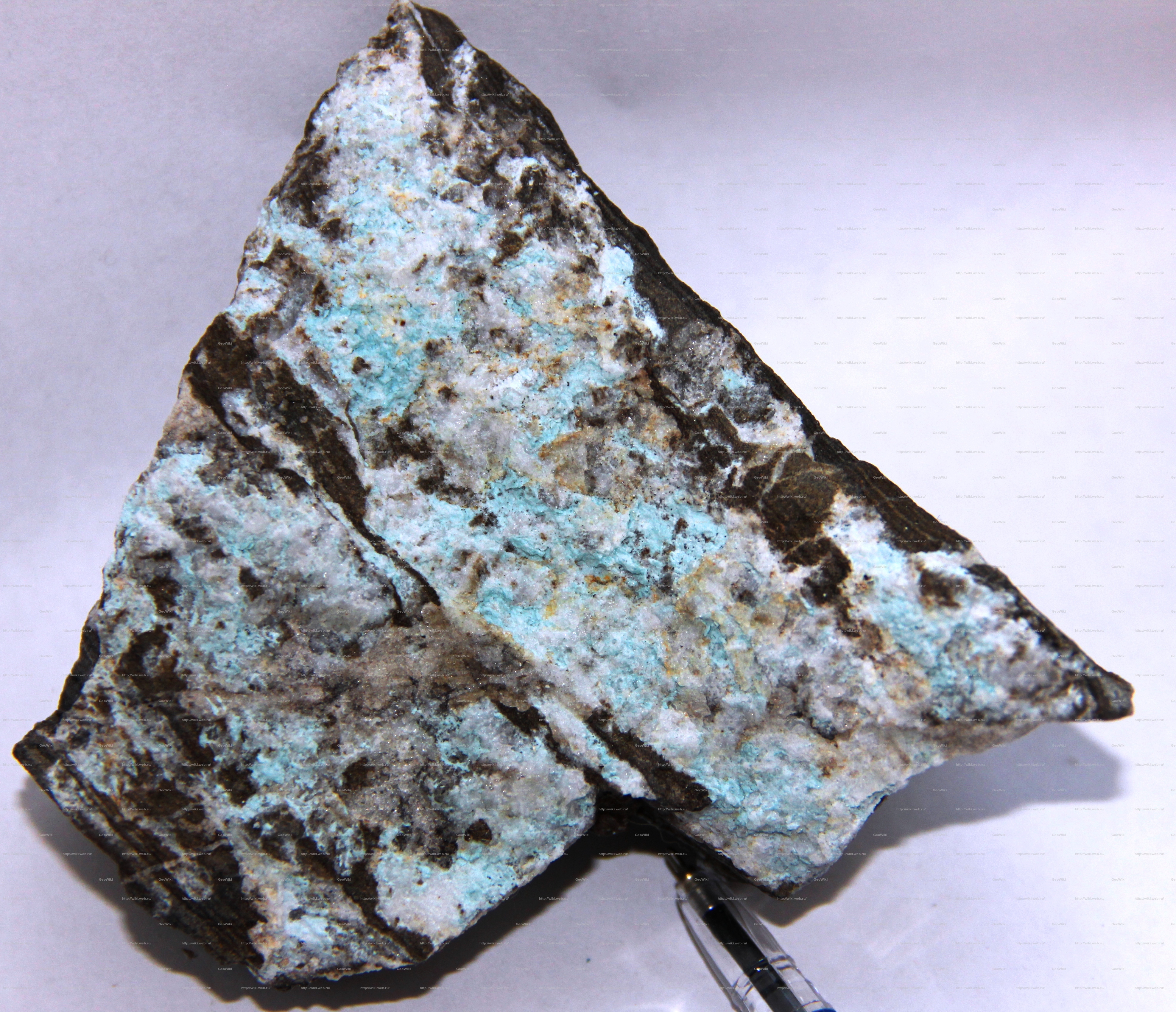 Горная порода 9 букв на к. Алуштит минерал. Алуштит - глинистый минерал.. Зеленовато-голубой алуштит. Минералы Крыма.