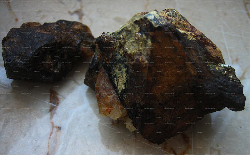 Файл:Pseudomorph limonite after magnetite td.jpg