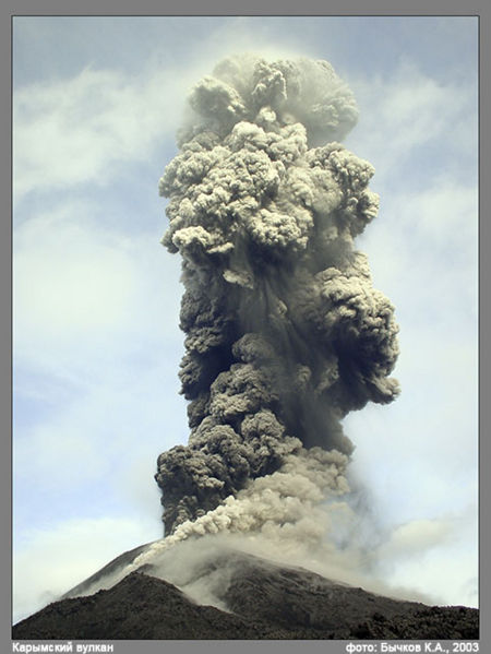 Файл:Karimsky Eruption 2003.jpg